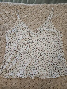 SHEIN White Floral V-Neck Spaghetti Strap Camisole